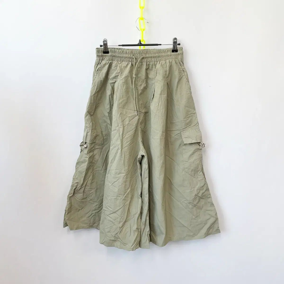 26-ボ 밴딩シャカシャカ素材 ワイドパンツ F