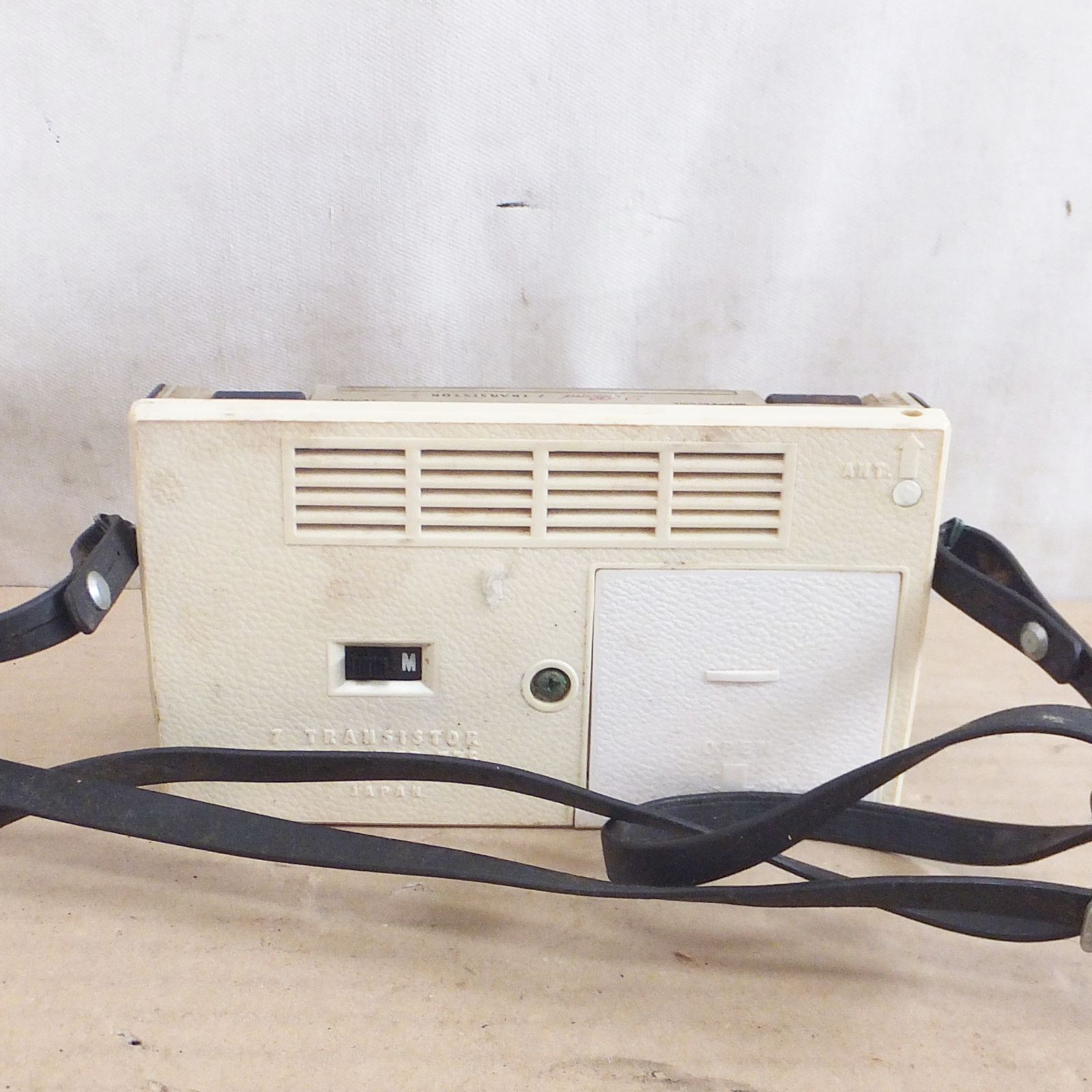 S384【希少】東芝 ラジオ ヤング7 7P-77S 昭和レトロ アンティーク
