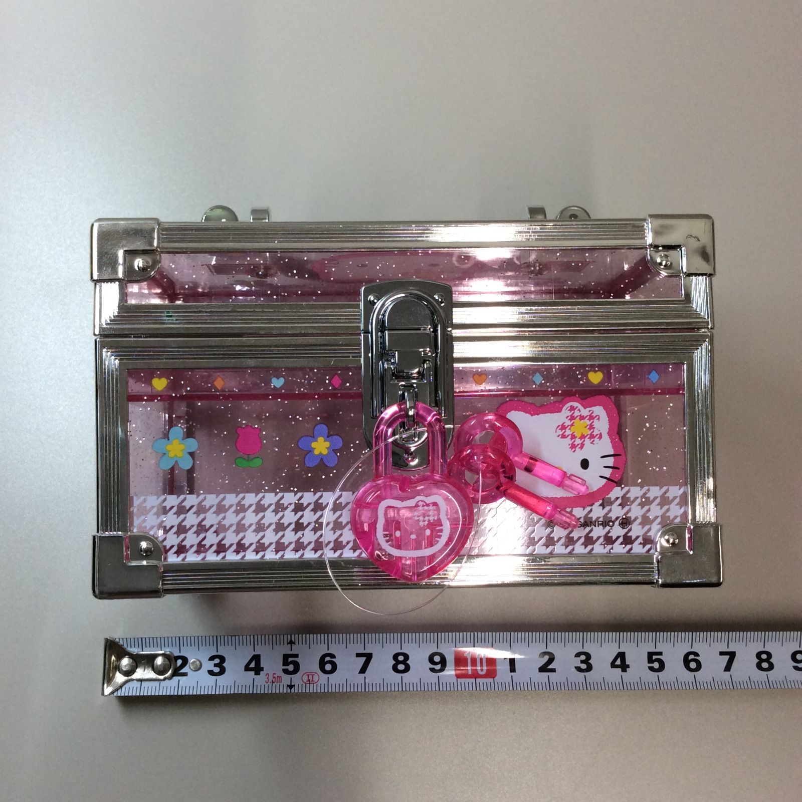SAN612-0074【新品・未使用】ハローキティ 鍵付きミニバニティケース 