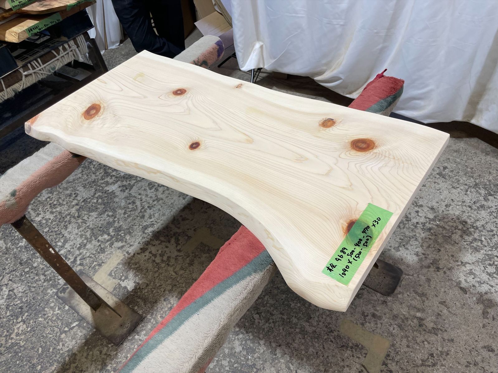 桧9689　一枚板無垢 乾燥材　1090x500-400-470x30mm　棚　テレビ台　カウンター　ローテーブル　センターテーブル　窓台 　檜　ひのき