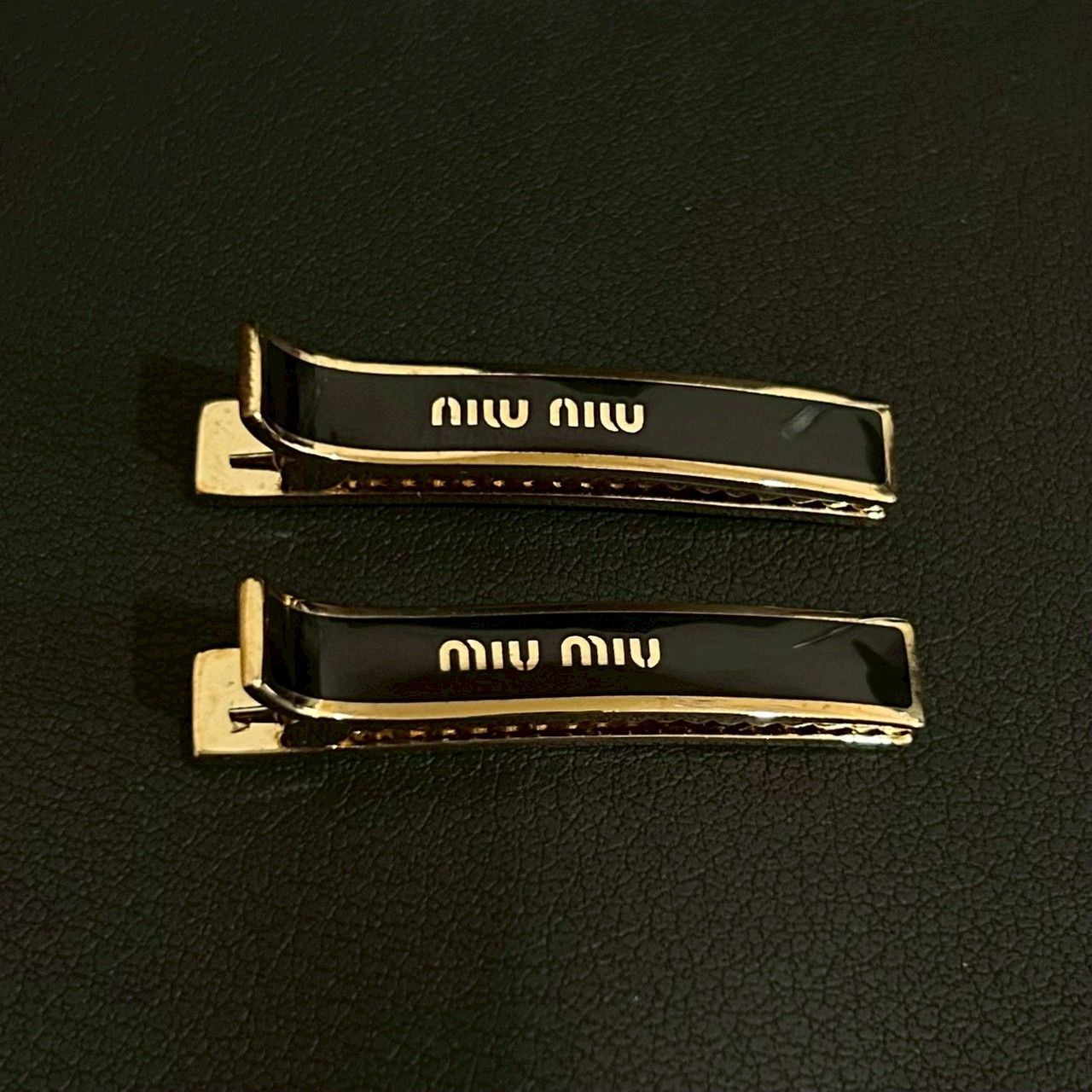 『miu miu』ミュウミュウ エナメルメタル ヘアクリップ ヘアピン