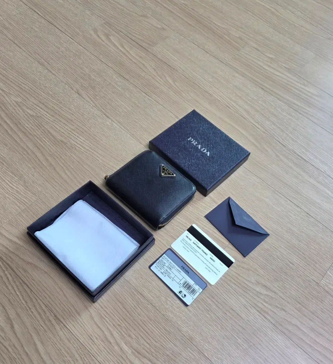 正規品 PRADA プラダ サフィアーノ 二つ折り財布