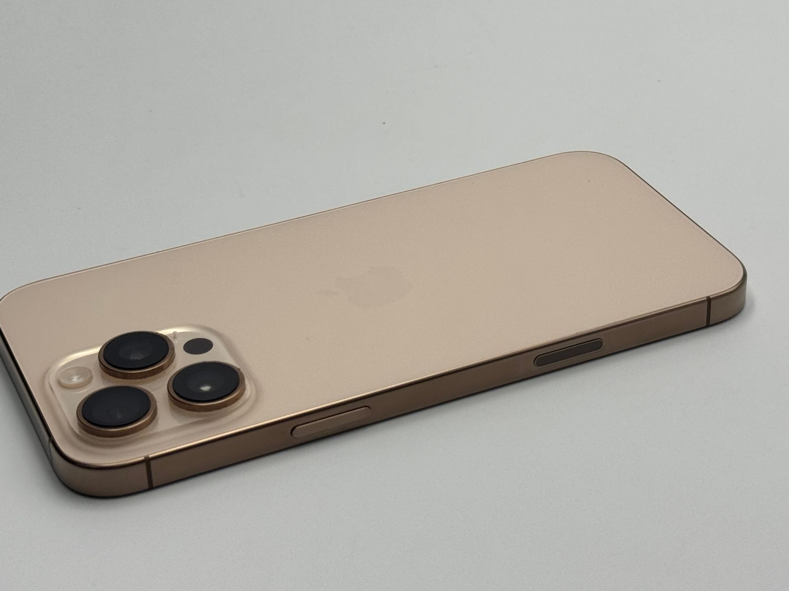 iPhone 16 Pro Max 512GB デザートチタニウム 中古B - メルカリ