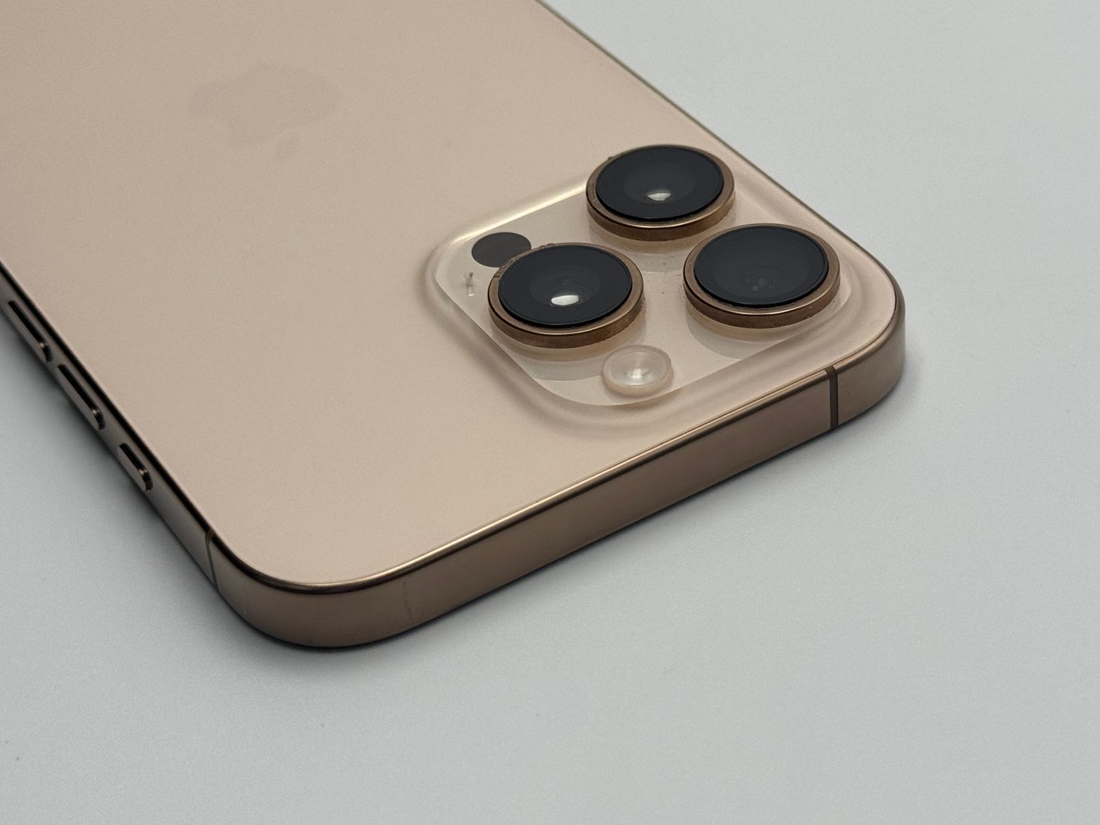 iPhone 16 Pro Max 512GB デザートチタニウム 中古B - メルカリ