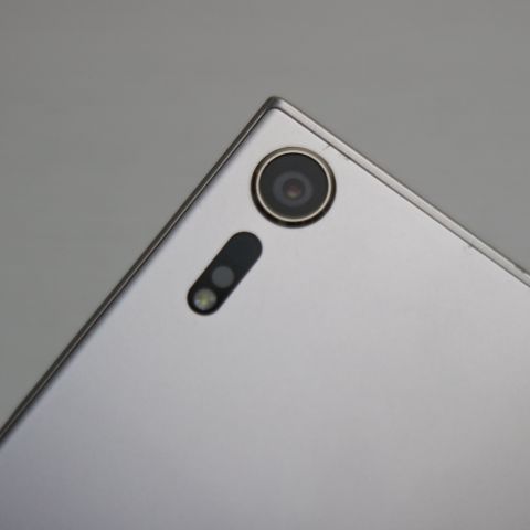超美品 au SOV35 Xperia XZs シルバー 即日発送 スマホ SONY au 本体