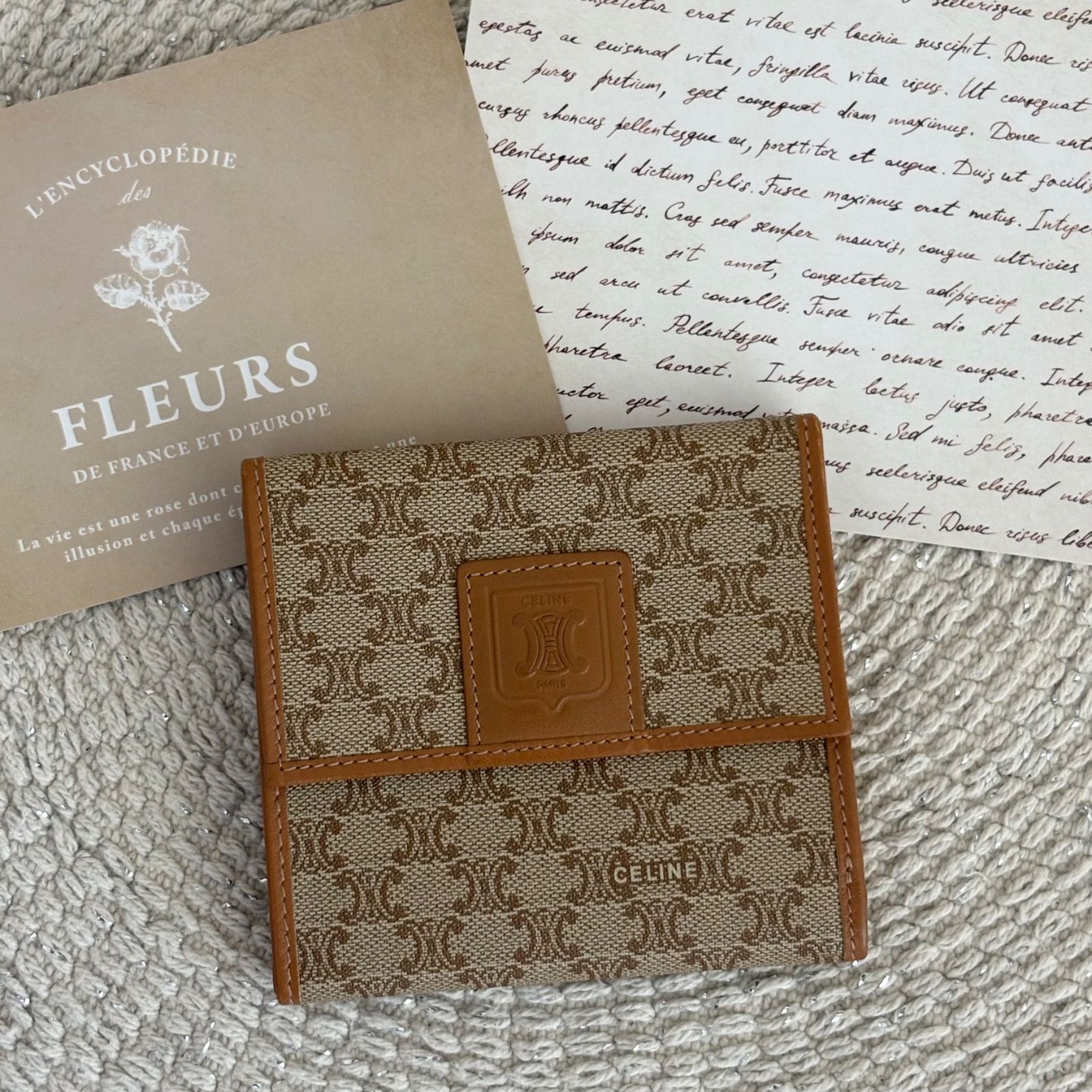 セリーヌ マカダム PVC×レザー ベージュ系 二つ折り 財布 ウォレット カードケース 札入れ レディース CELINE Vintage Triomphe Short Wallet Beige 【中古】22531