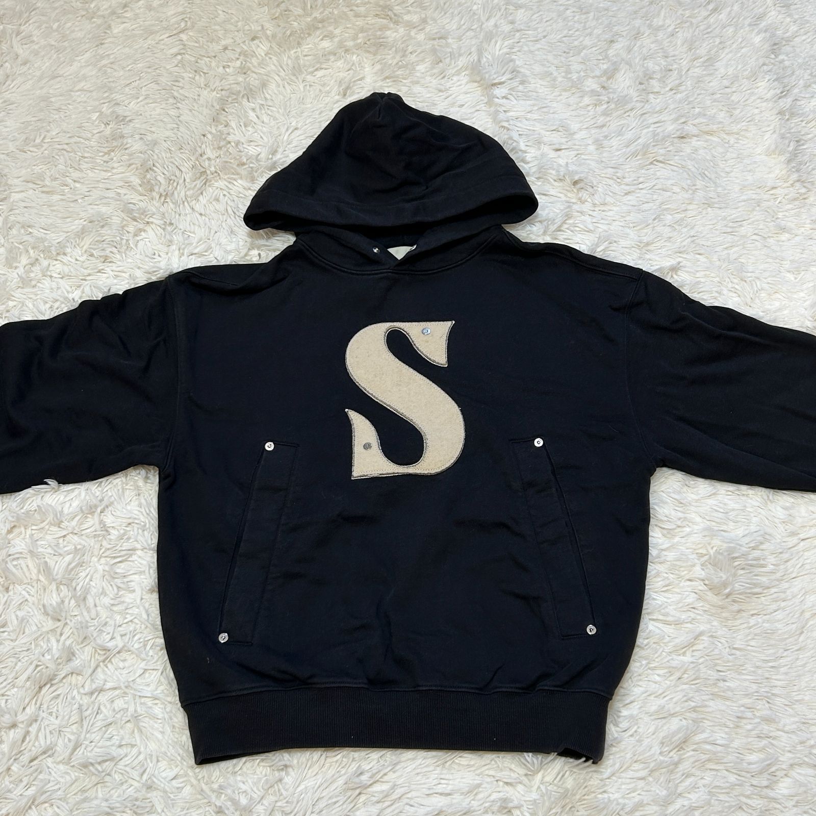 Satur ロゴ入り ブラックパーカー Satur パーカー メンズ ファッション 【公式通販】