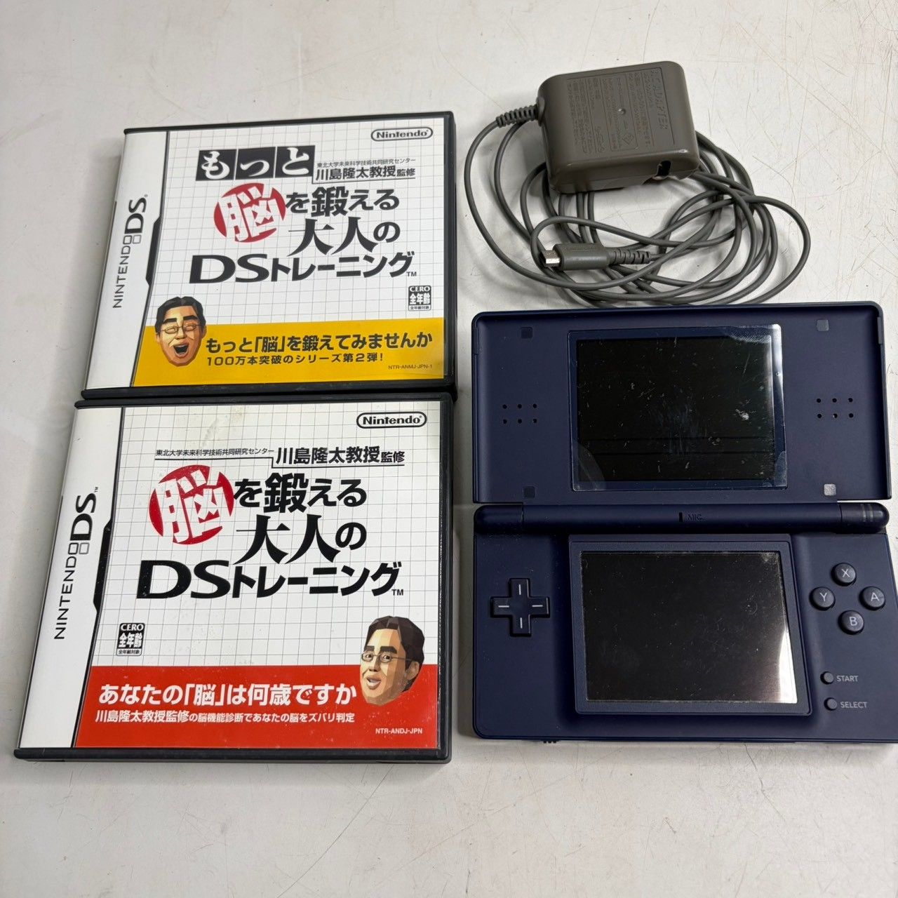 NintendoDS lite 『脳トレ・えいトレ・超ネプリーグ』付き ○ニンテンドーDS Lite エナメルネイビー 脳トレソフト 大人のDS