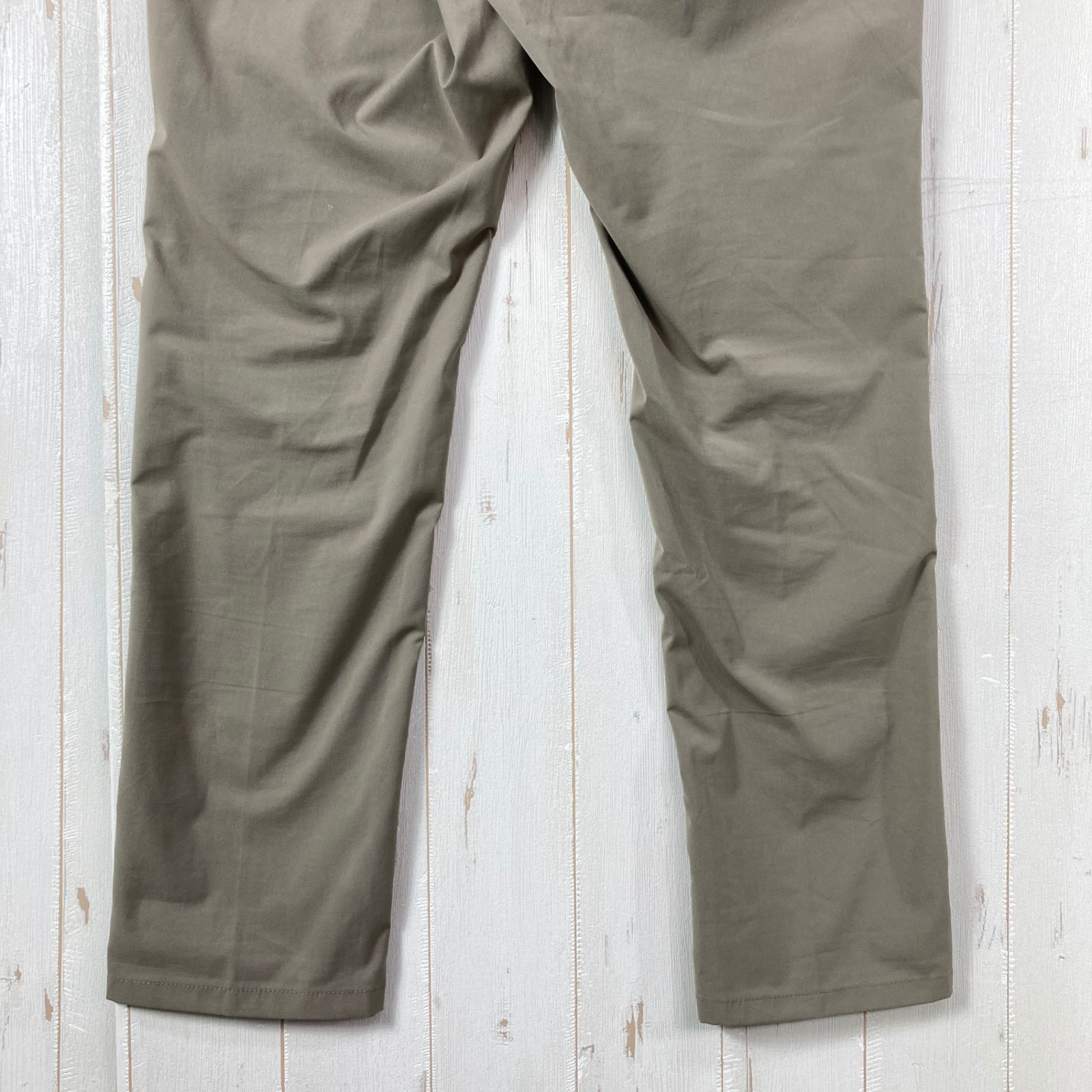 【Men's S ベージュ系】 Houdini ( フーディニ ) コミットメント チノ パンツ Commitment Chinos Pants ポリエステル ウェア ボトムス ロングパンツ  z00059677 ✉️Men's S ベージュ系 Houdini ( フーディニ ) コミットメント チノ