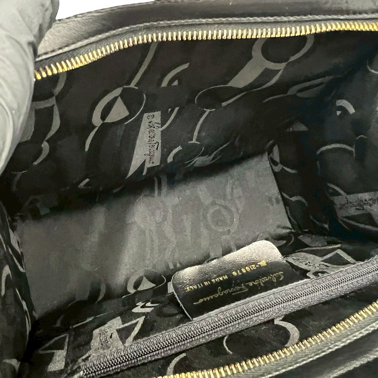 極 美品 Salvatore Ferragamo サルヴァトーレフェラガモ ヴァラリボン