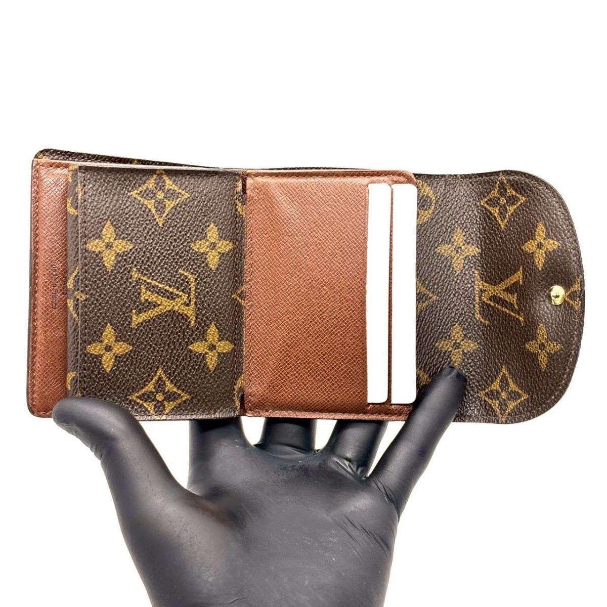 小さく整え、品よく持つ】 LOUIS VUITTON ポルトフォイユ・エレーヌ