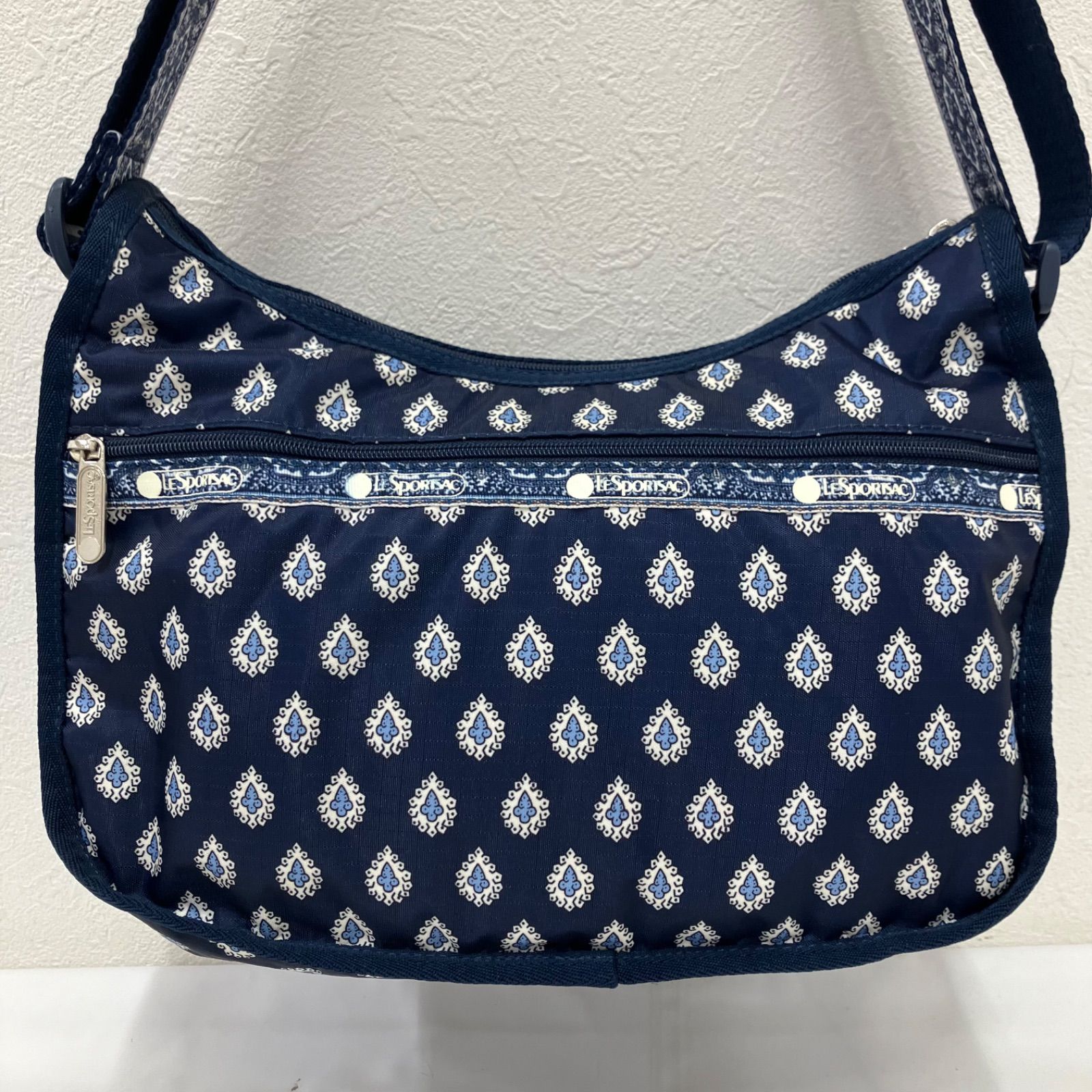 5713 LeSportsac レスポートサック ショルダーバッグ 斜めがけ 紐調節 