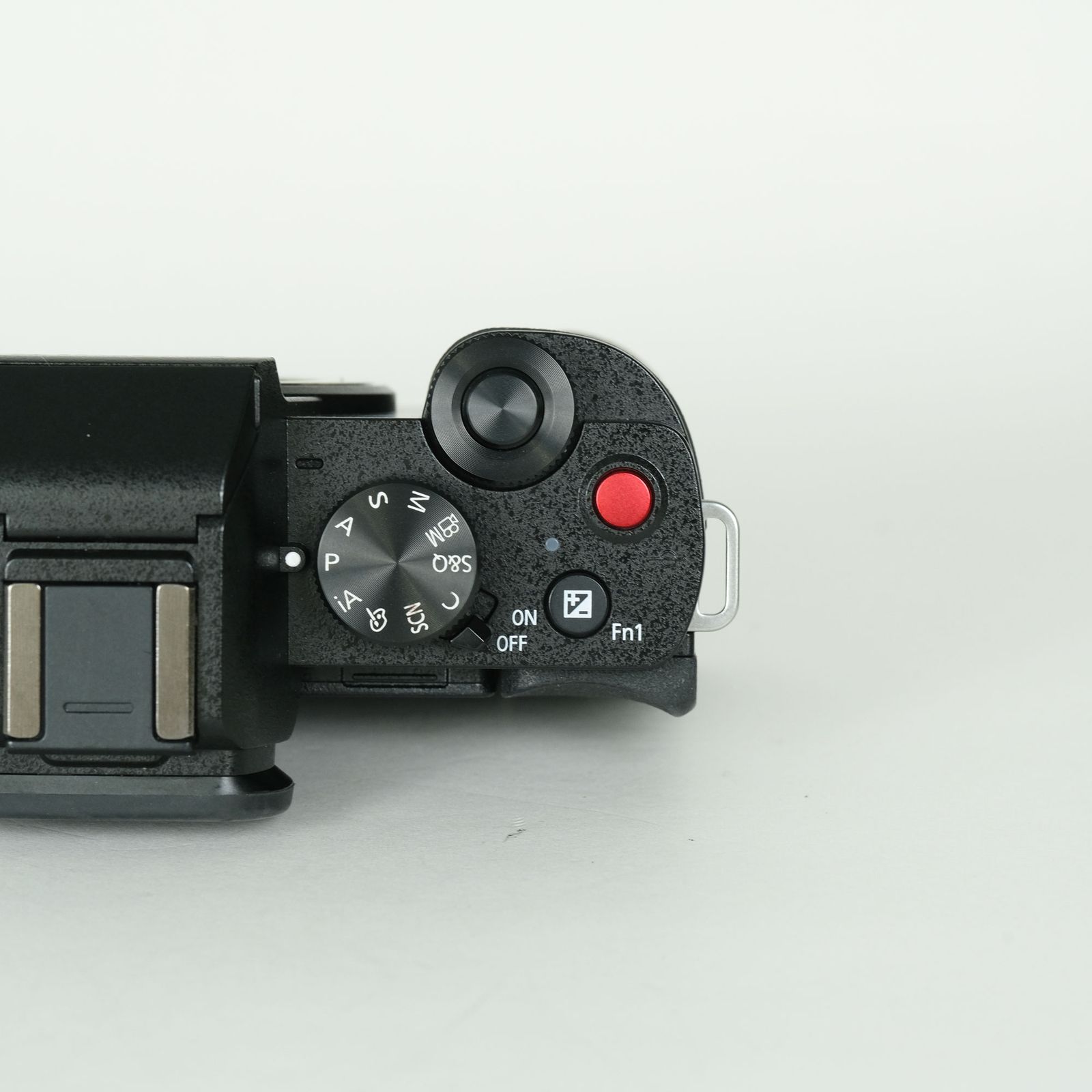 美品 | シャッター数3,227回] Panasonic LUMIX DC-G100D ボディ