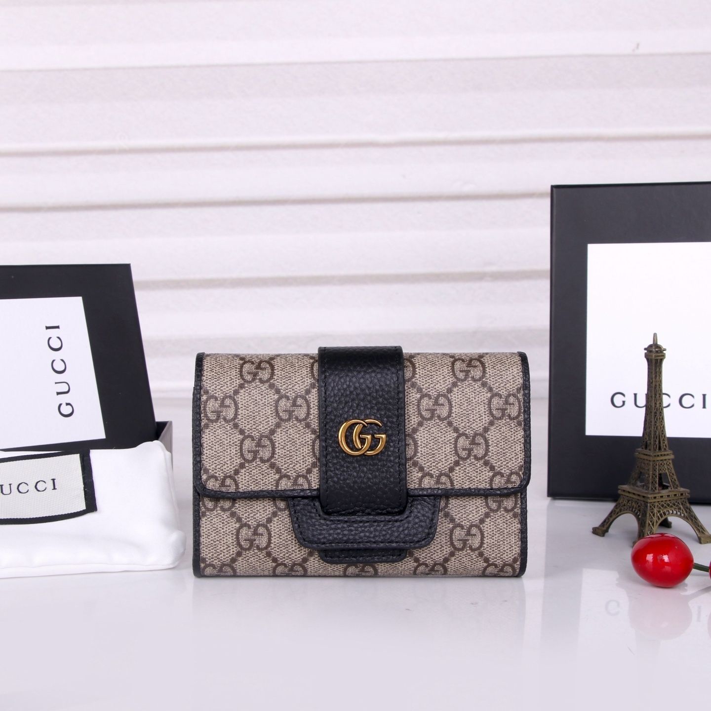状態良 期間限定☆ GUCCI グッチ 折り財布 小銭入れ