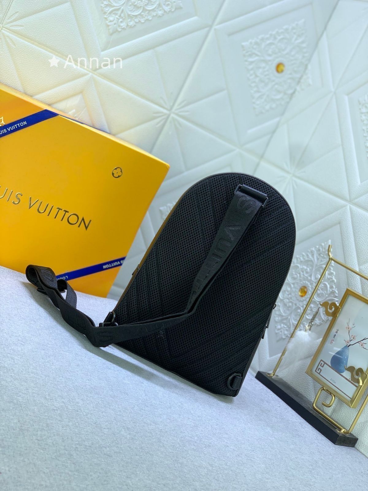 美品！ LOUIS VUITTON ルイヴィトン メンズ ボディーバッグ 人気モデル