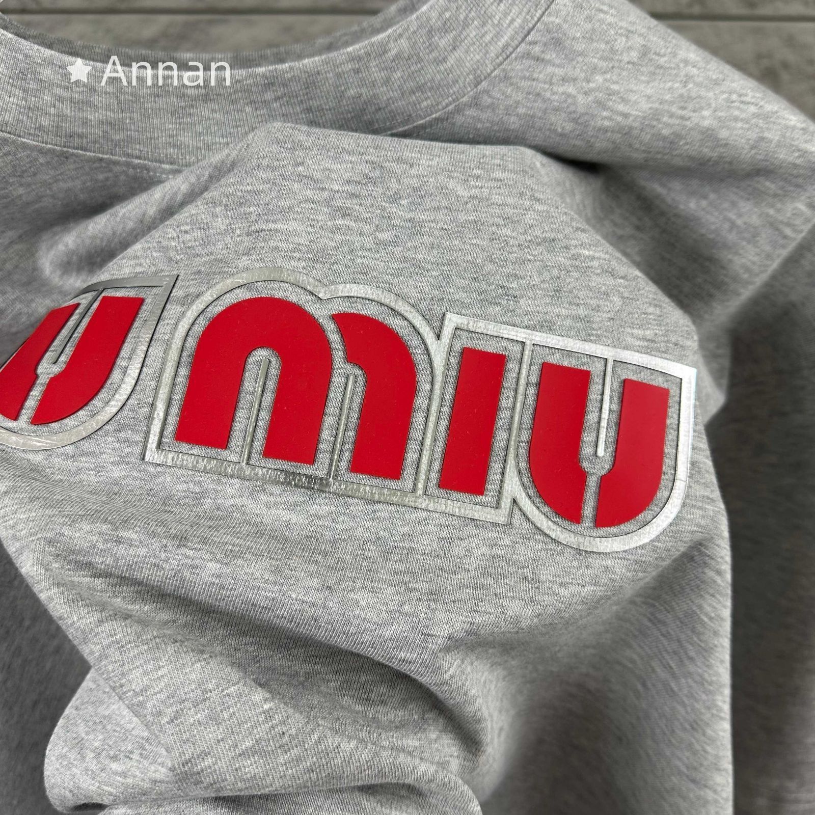 超極SSS美品 MIUMIU ミュウミュウ Tシャツ 半袖 夏服 トップス 男女