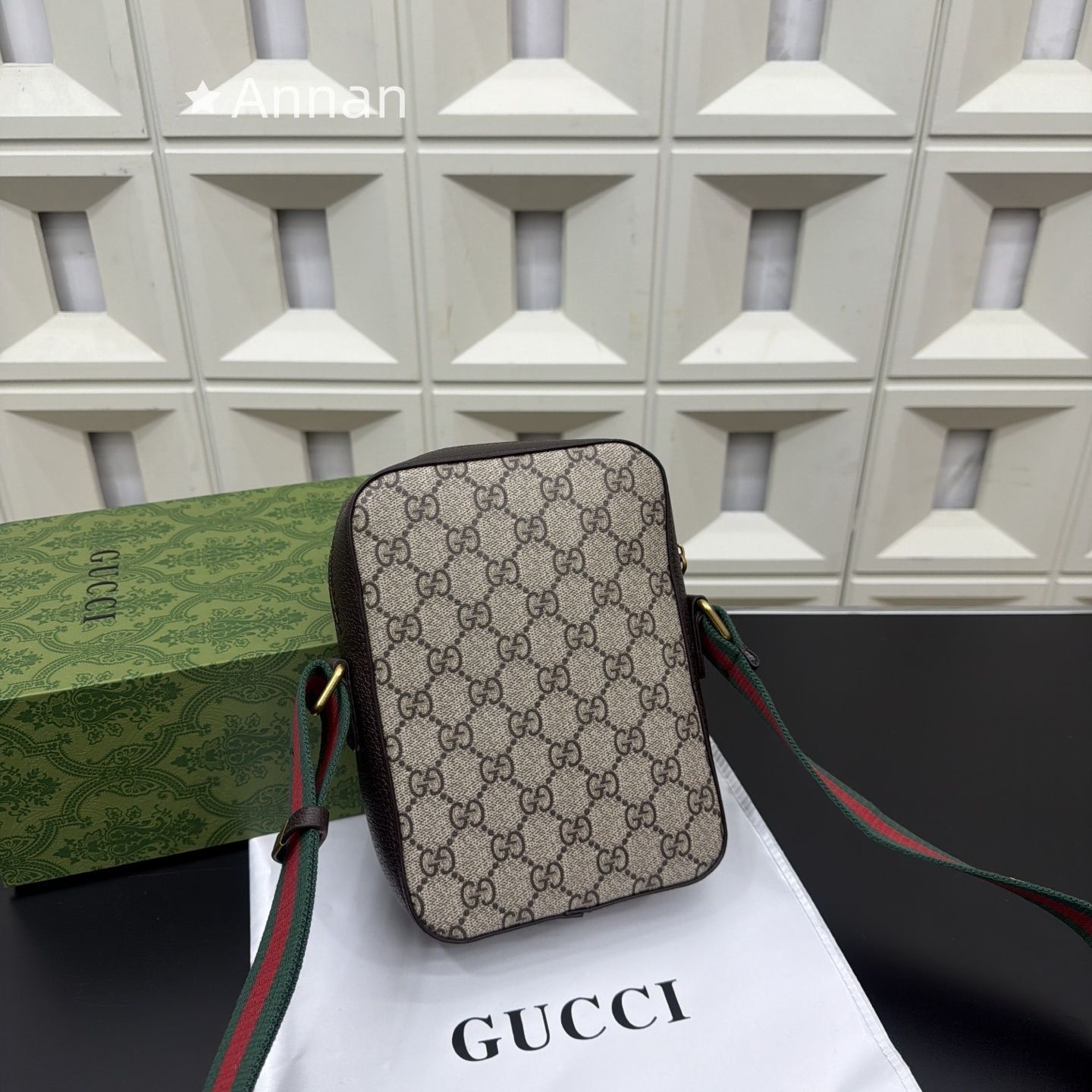 入手困難 GUCCI グッチ ショルダーバッグ メンズ 598103 GG