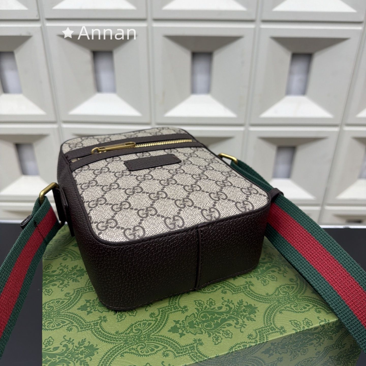 入手困難 GUCCI グッチ ショルダーバッグ メンズ 598103 GG