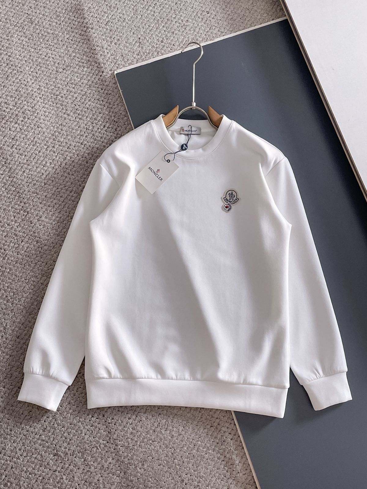 送料無料 本日特価 新品 新品 タグ付 MONCLER モンクレール パーカー 長袖Tシャツ トップス シンプルフード付きパーカー ユニセックス