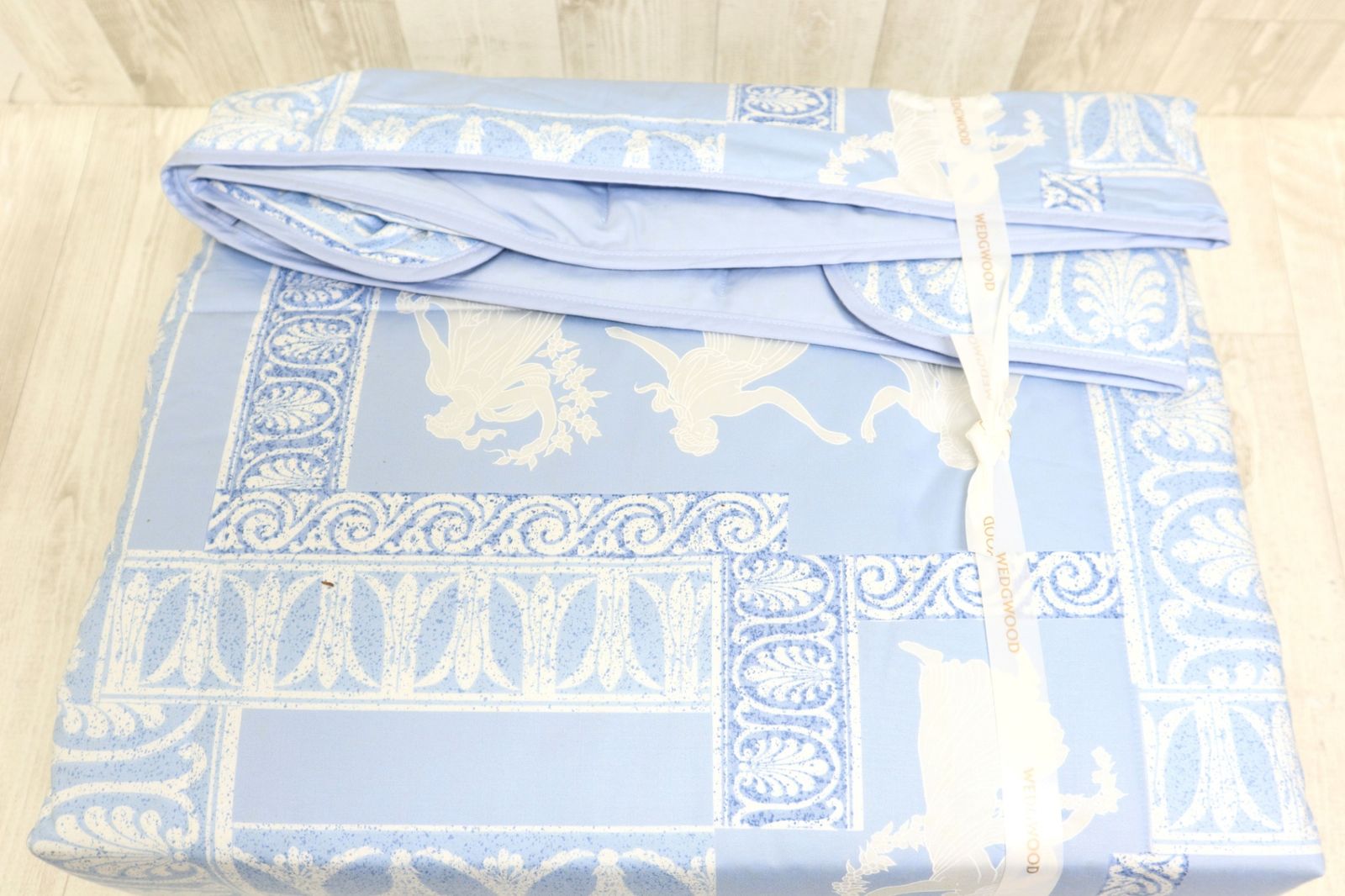 未使用品 WEDGWOOD ウェッジウッド 羽毛肌掛けふとん 150×200サイズ