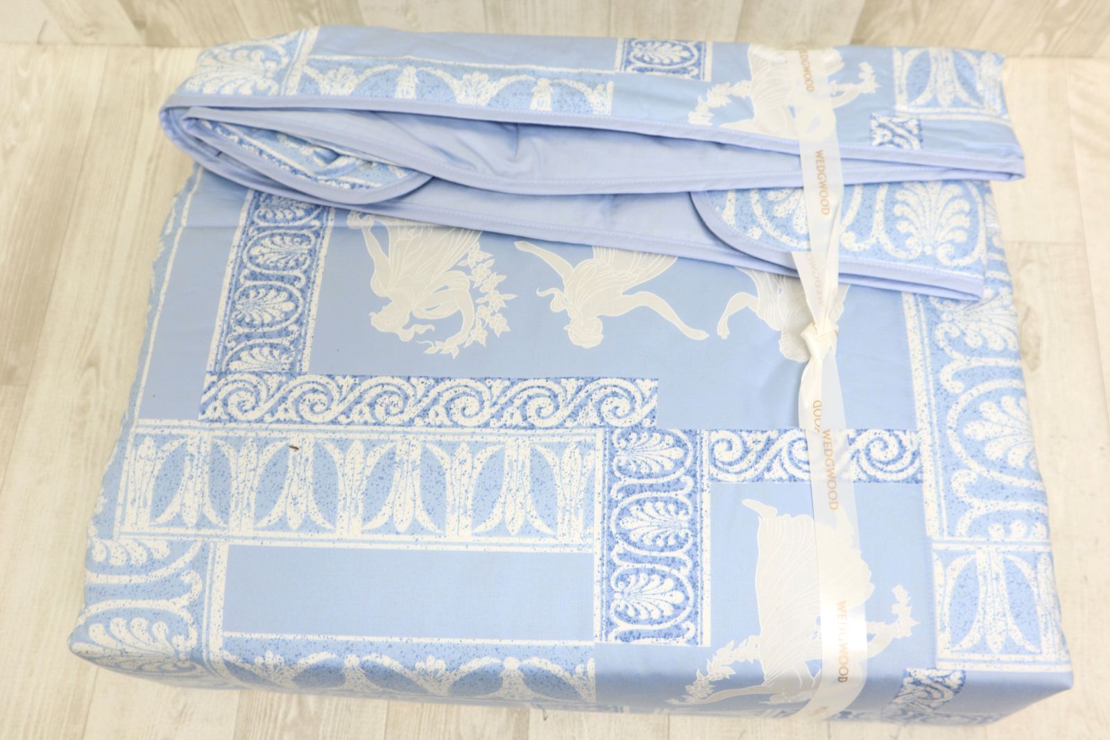 未使用品 WEDGWOOD ウェッジウッド 羽毛肌掛けふとん 150×200サイズ