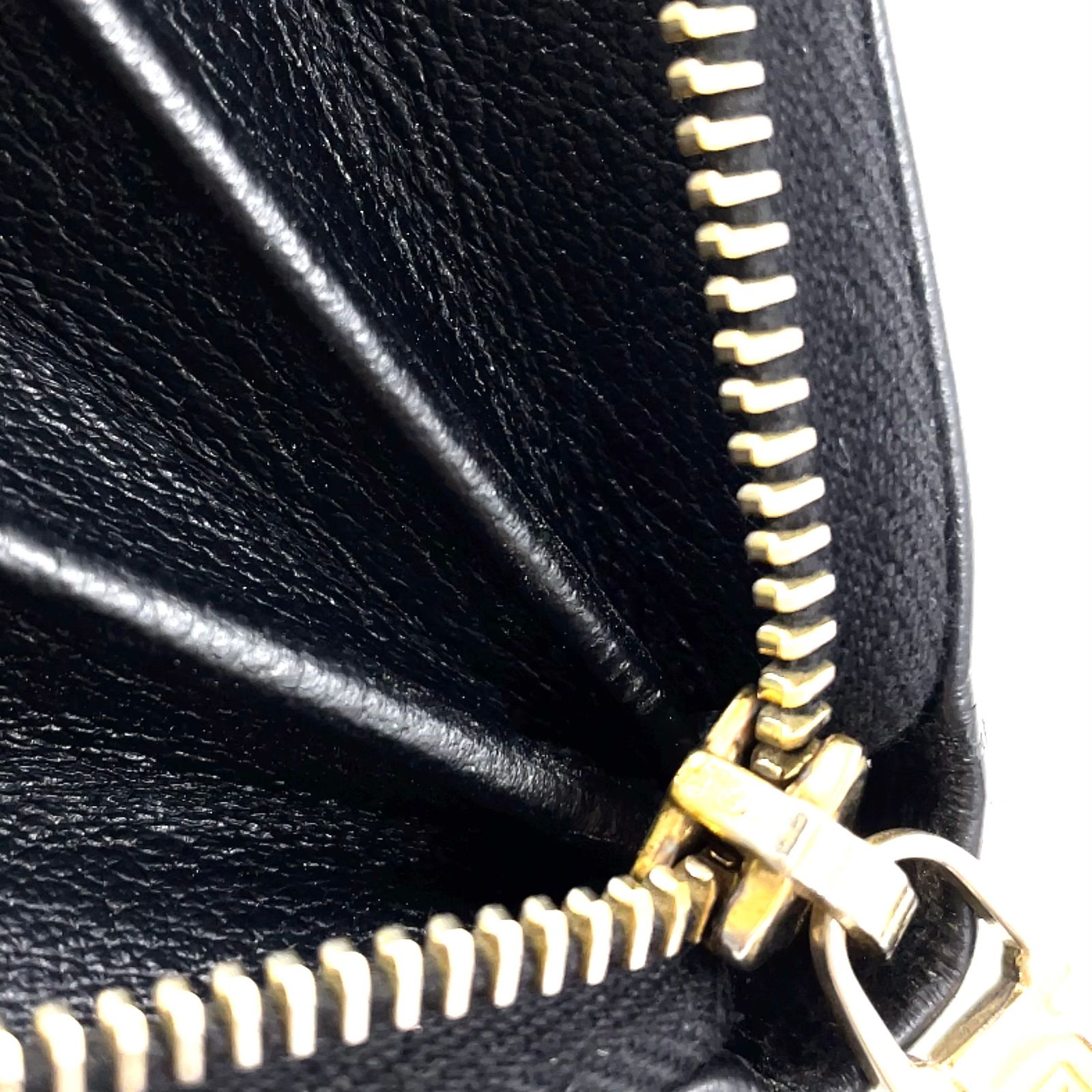 新着】YVES SAINT LAURENT YSLロゴ ベルドジュール ラウンドファスナー