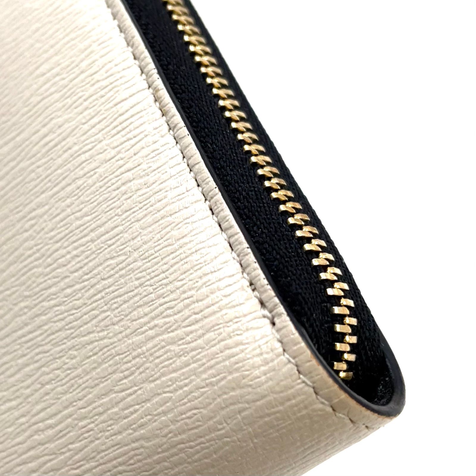 新着】BVLGARI ビーゼロワン チャーム L字ファスナー RFID対応 レザー
