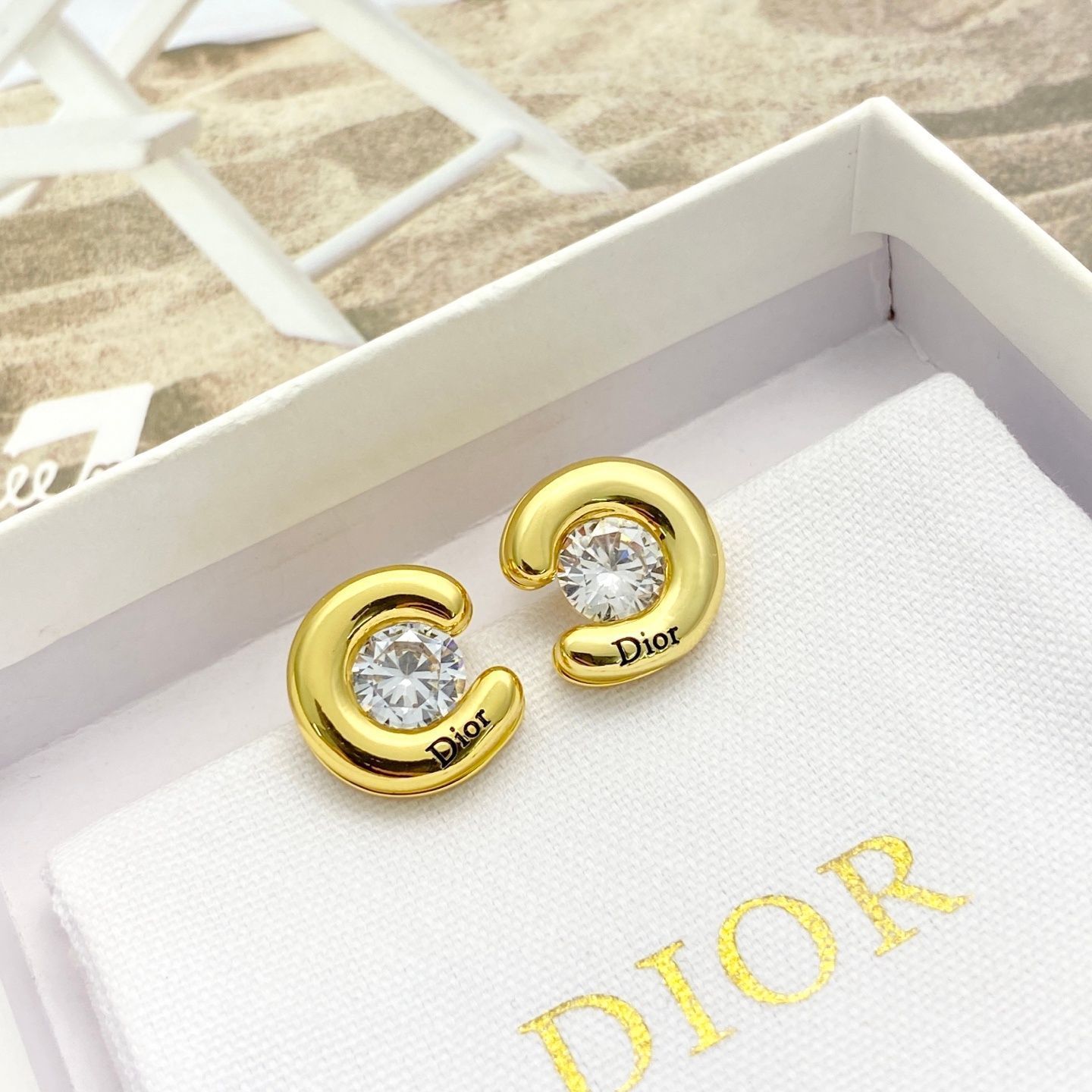 レディース ［新品未使用］Dior ロゴデザイン ピアス