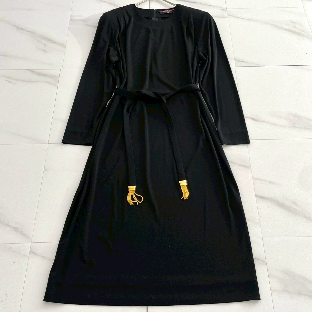 76 レオナール　カンカン黒の長袖ワンピース 希少✨LEONARD レオナール カンカン素材 ベルト付ロングワンピース M