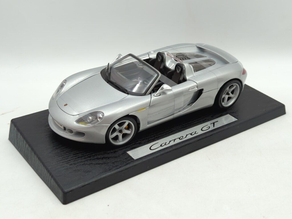 Maisto 1/18 Porsche Bespoke Porsche Carrera GT Silver