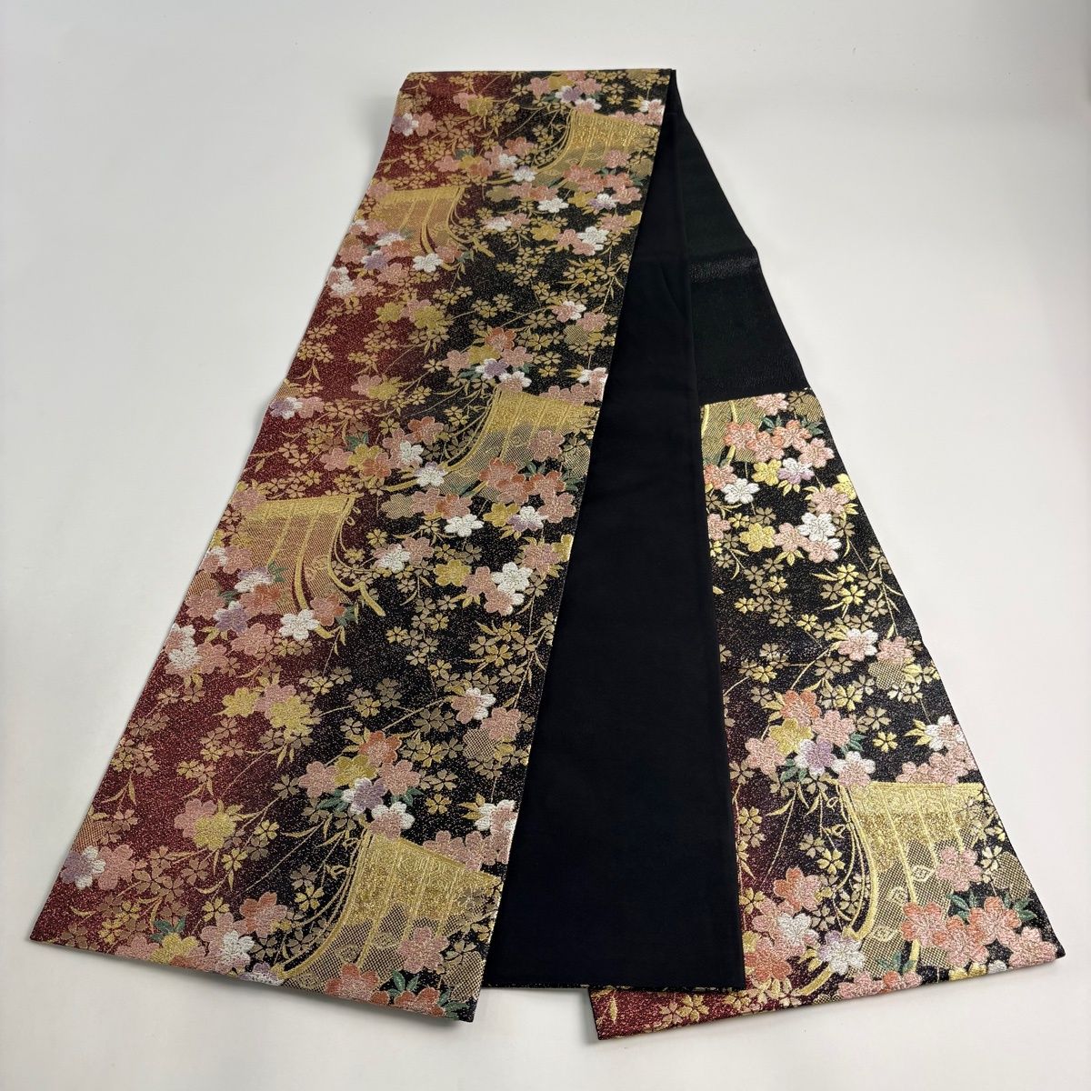 美品】 袋帯 秀品 振袖向き 几帳 桜 金糸 箔 黒 六通 正絹 【中古
