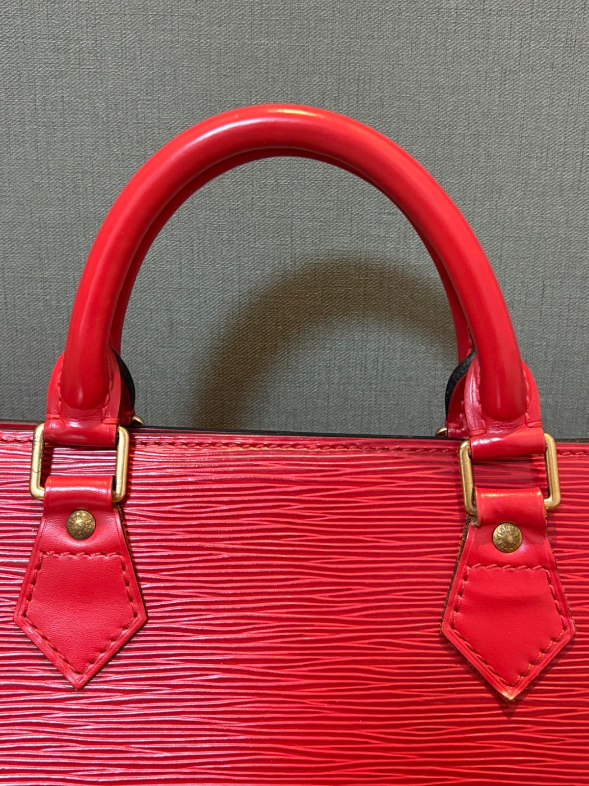 LOUIS VUITTON ルイヴィトン エピ サックトリアングル ハンドバッグ