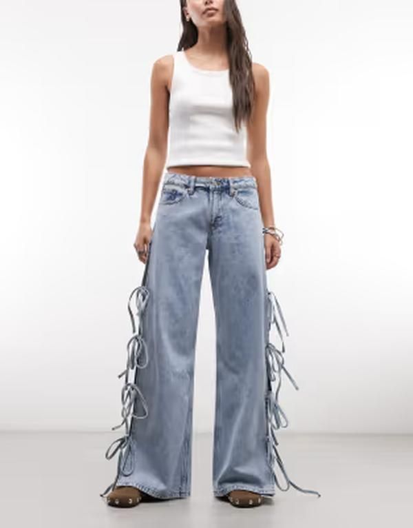 モンキ レディース ボトムス デニムパンツ ワイドレッグ ジーンズ Monki lowaist wide leg jeans with side tie bow detailing wash Blue