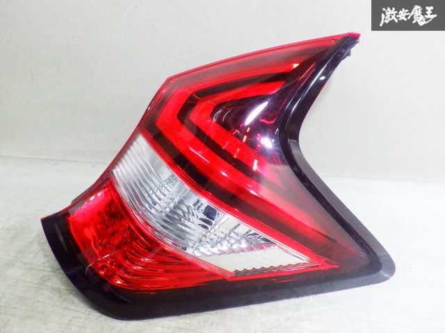 破損無し！】日産純正 E12 HE12 ノート e-POWER 後期 テールランプ