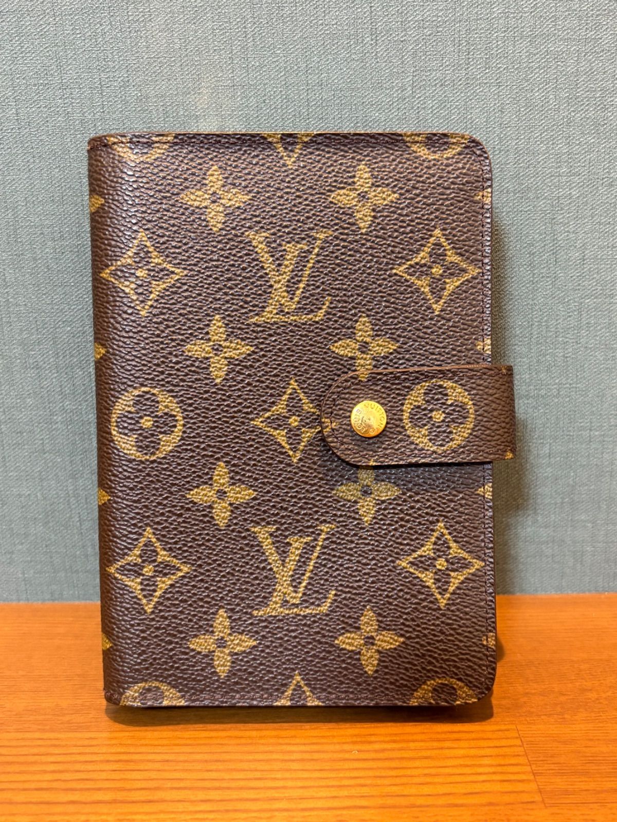Louis Vuittonルイヴィトンモノグラムポルトパピエジップ二つ折り財布 LOUIS VUITTON ルイヴィトン モノグラム ポルトパピエジップ 二つ折り