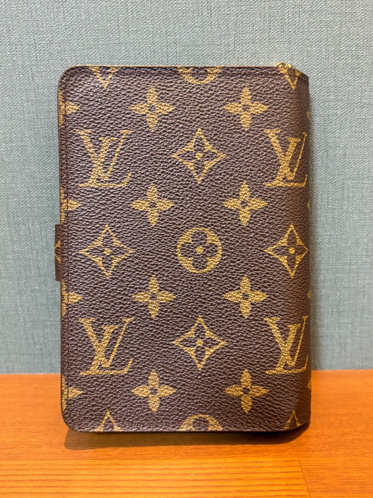 LOUIS VUITTON ルイヴィトン モノグラム ポルトパピエジップ 二つ折り