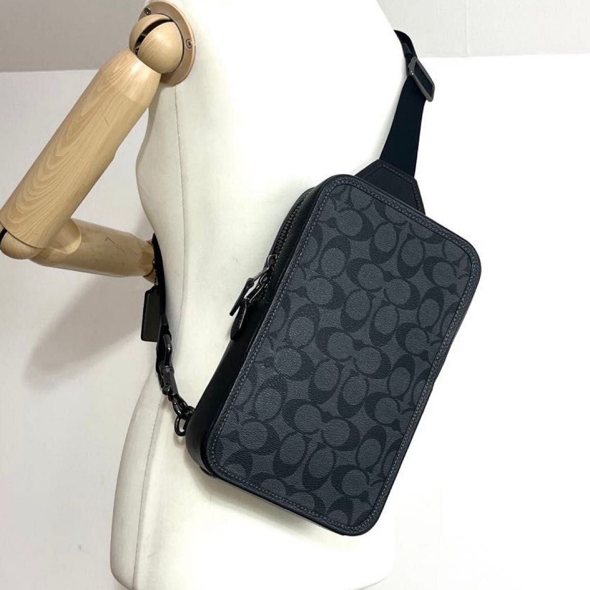 極美品 コーチ サリバン パック シグネチャー ボディバッグ 黒 C9867 極美品 coach コーチ サリバン パック シグネチャー キャンバス ボディ