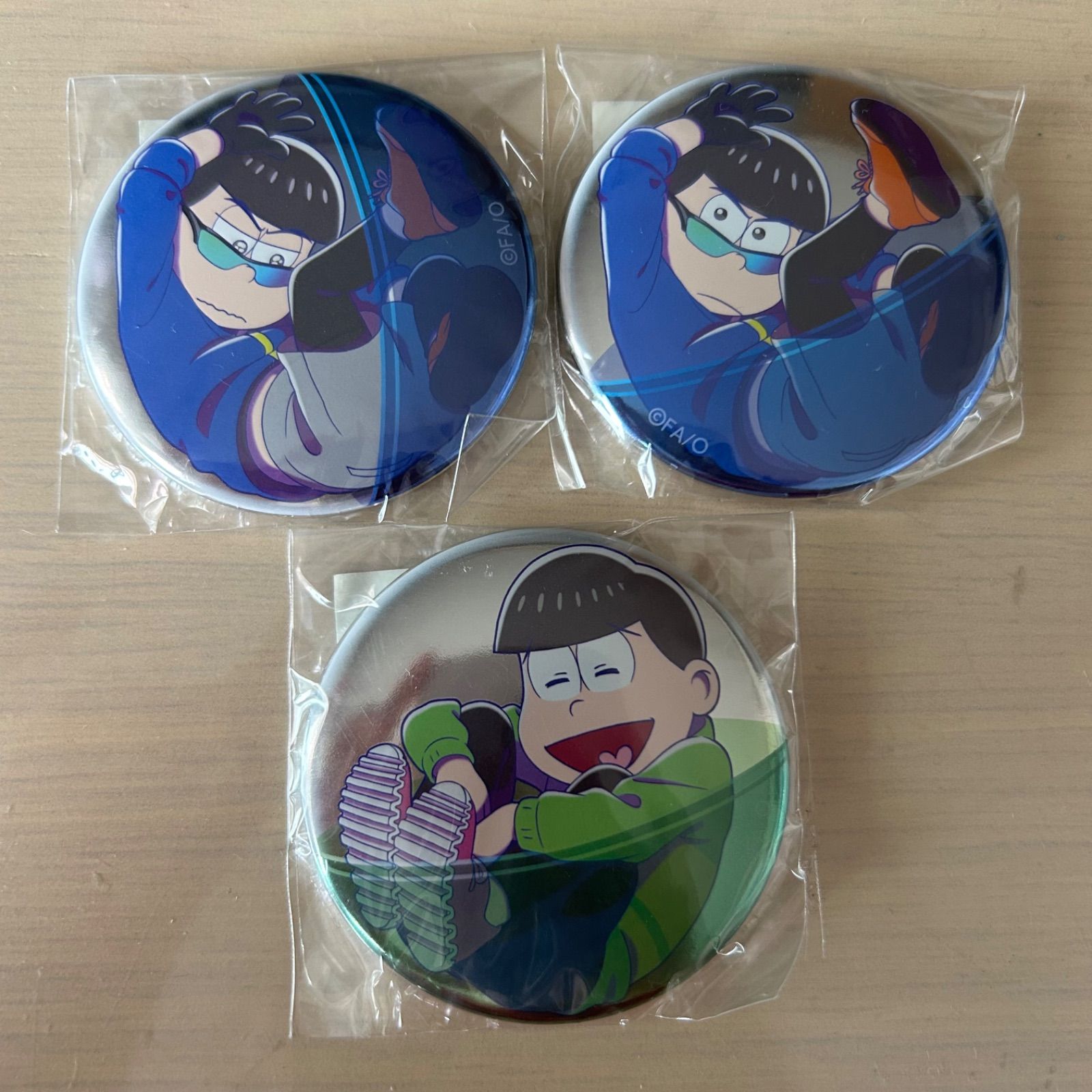 おそ松さん カラ松 チョロ松 アニカプ 缶バッジ - メルカリ