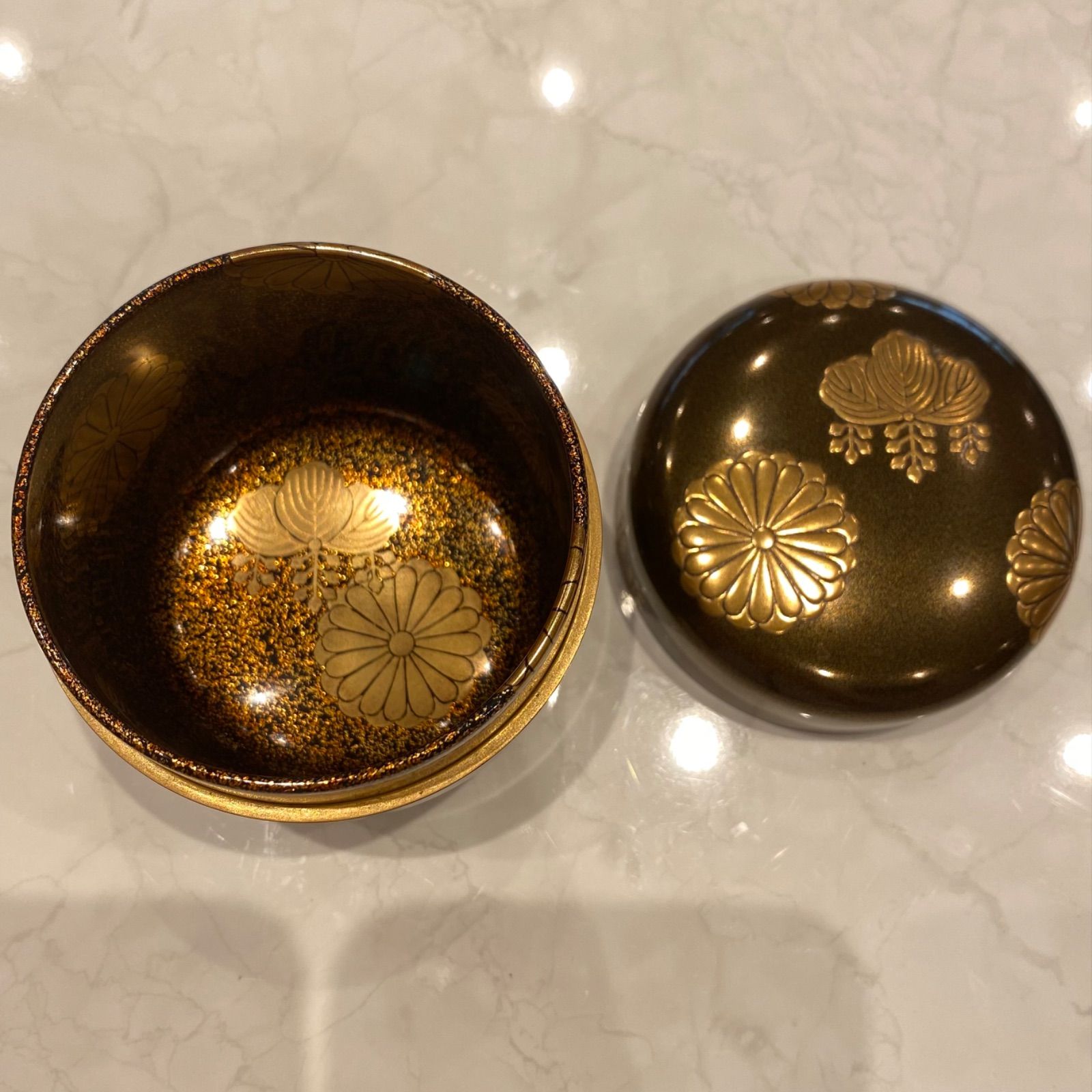 和宗陽斉　菊詰大棗　金地内梨地 (桐箱入) 和宗陽斉 菊紋 金中国ナイル梨地 棗 共箱 新C8-0704☆ トニオ - メルカリ