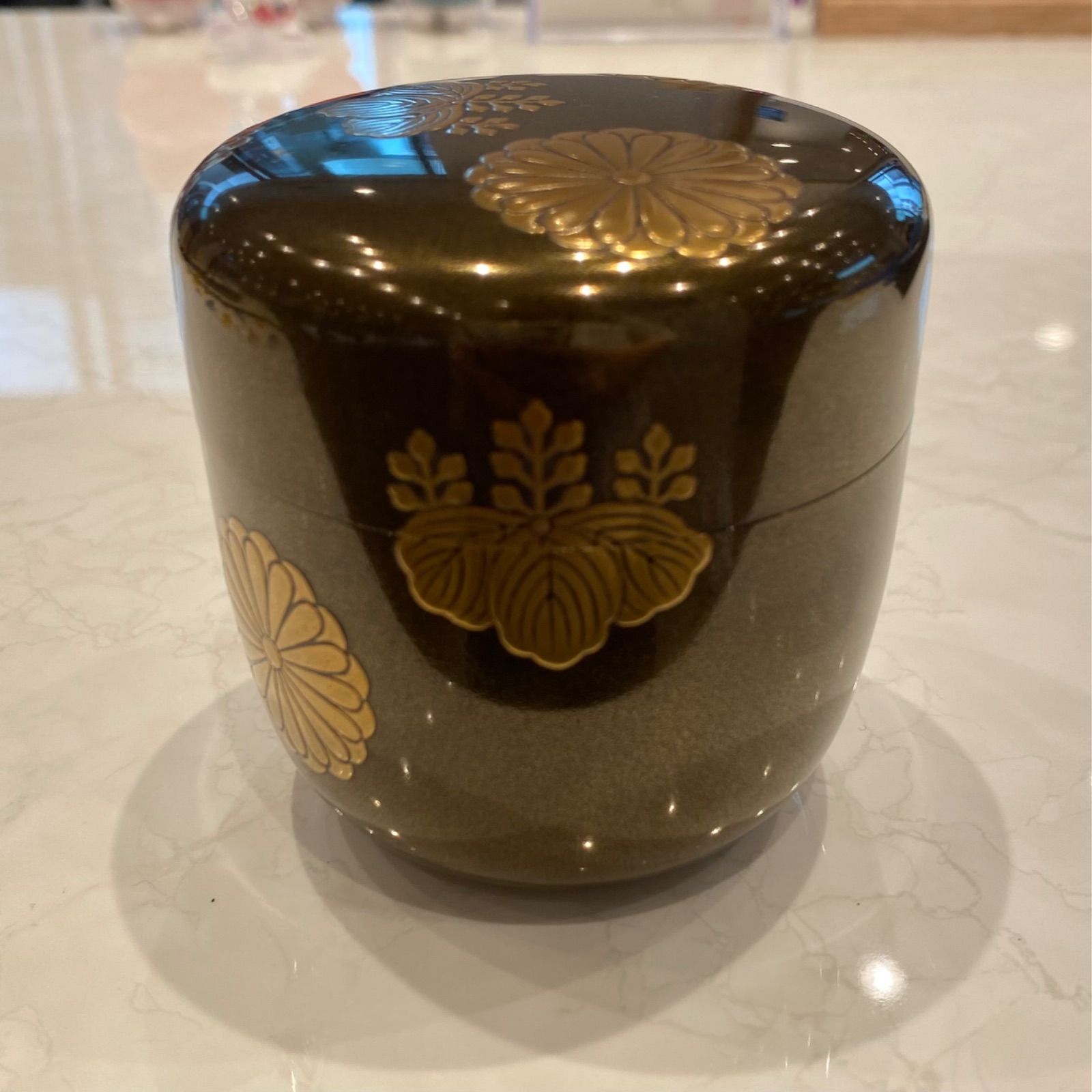和宗陽斉　菊詰大棗　金地内梨地 (桐箱入) 和宗陽斉 菊紋 金中国ナイル梨地 棗 共箱 新C8-0704☆ トニオ - メルカリ
