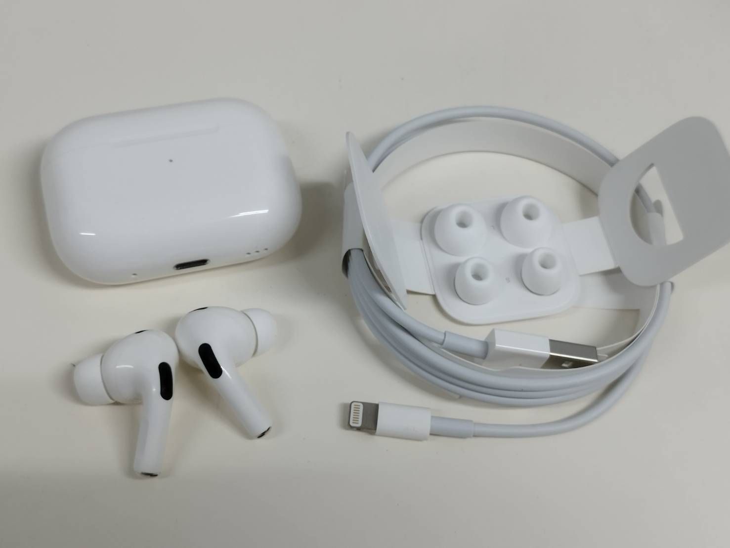 正規品】Apple AirPods Pro 第2世代/A2700,A2698,A2699/ワイヤレス