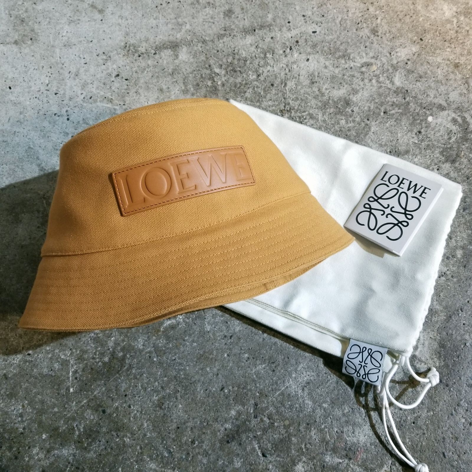 LOEWE ロエベ　キャンバス　ハット　バケットハット　57 LOEWE 24ss レザーパッチ バケットハット 57 ロエベ K820HB1XA7