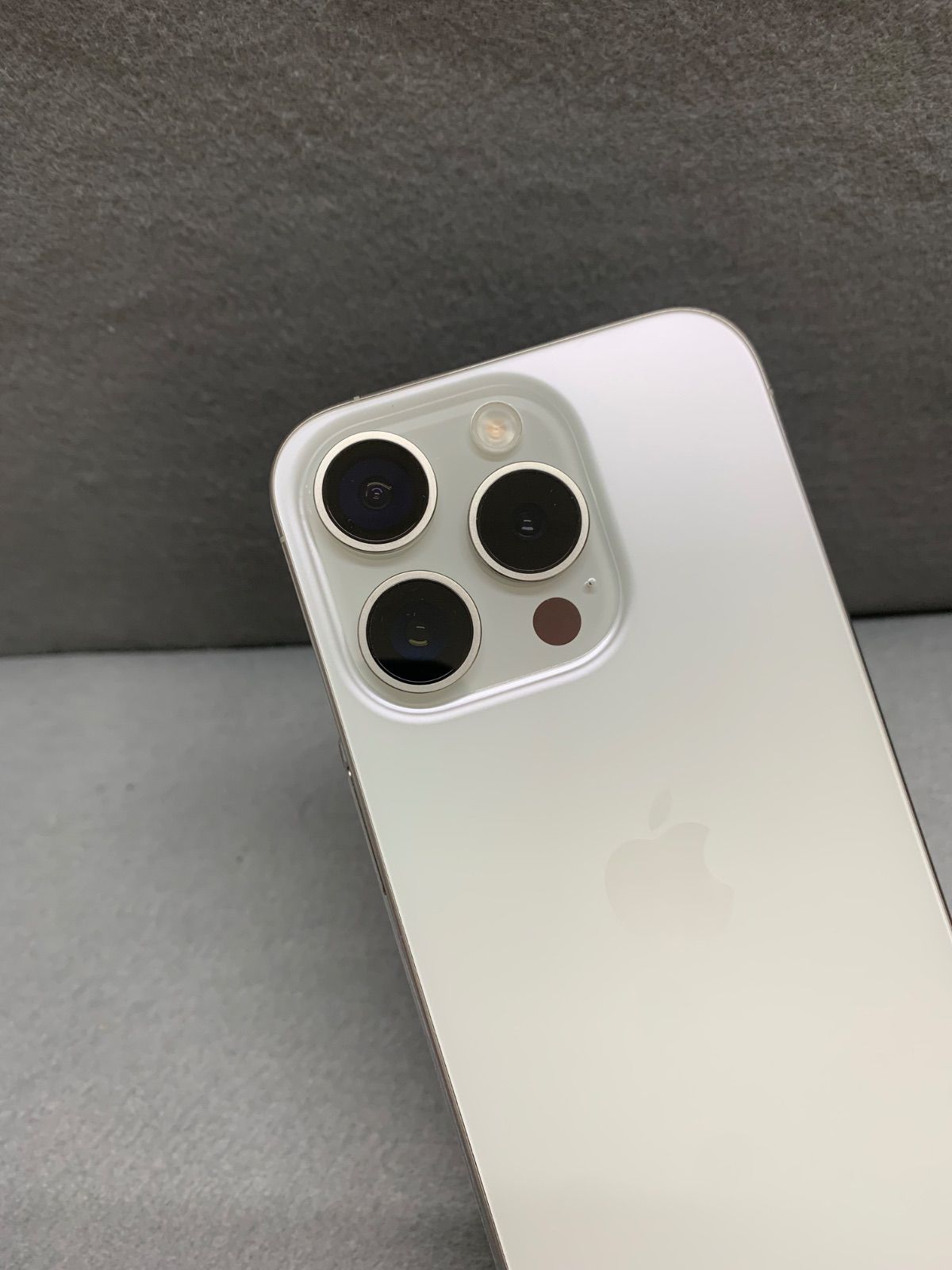 美品 iPhone15 Pro 512GB ホワイトチタニウム SIMフリー - メルカリ