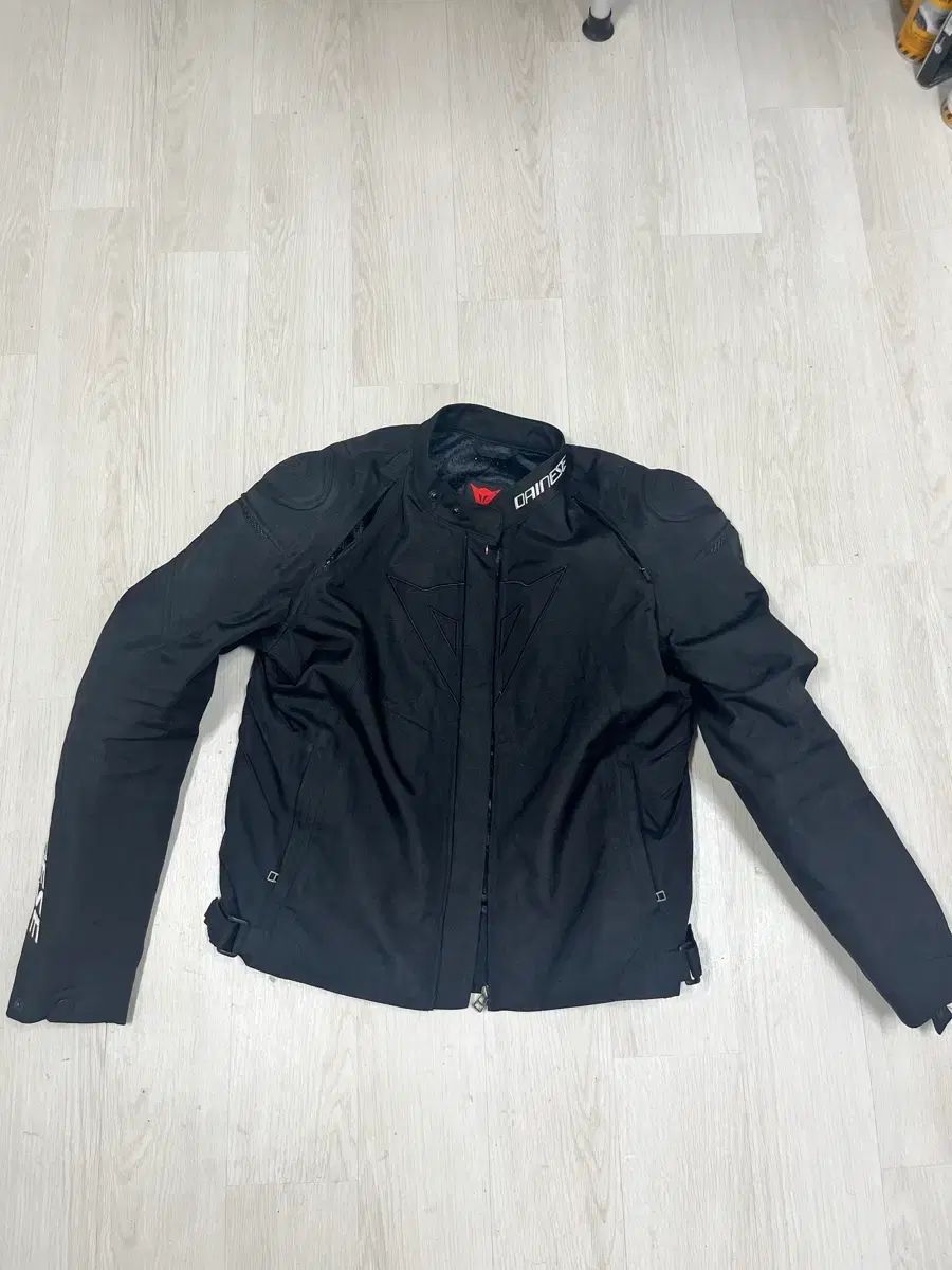 Dainese 防水ジャケット サイズ48 ベージュ/黒　中古品 DAINESE(ダイネーゼ) バイク ジャケット ブラック 48 M - メルカリ