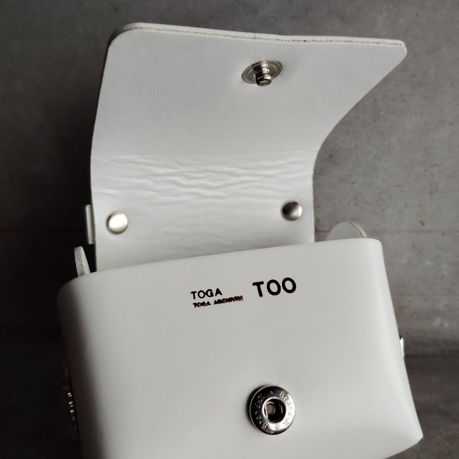 TOGA TOO LEATHER EARPHONE CASE トーガトゥ レザーイヤフォンケース
