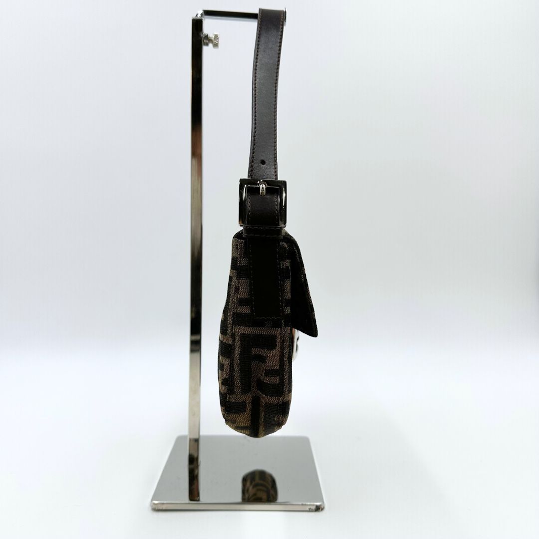 美品】Fendi ズッカ マンマバケット ワンショルダーバッグ - メルカリ