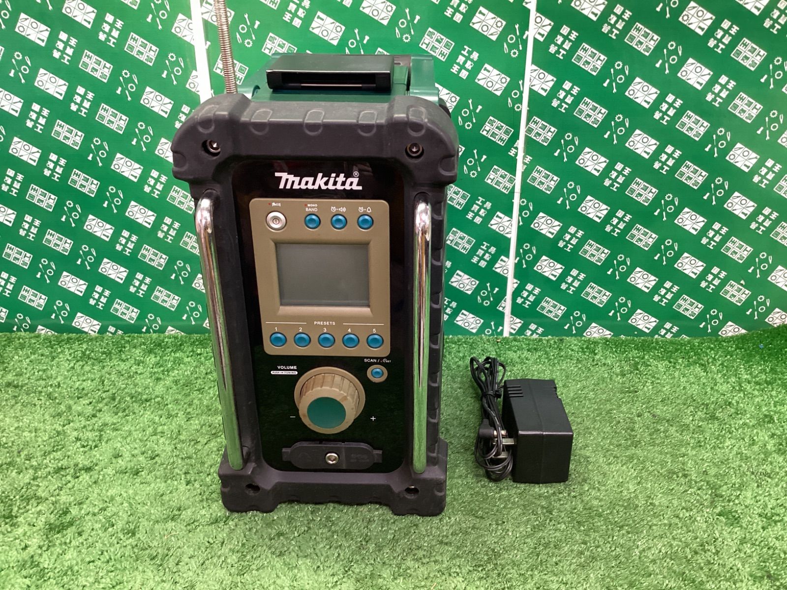 makita(マキタ) 充電式ラジオ (本体のみ) MR100 / IT6MLYC0REHC - メルカリ