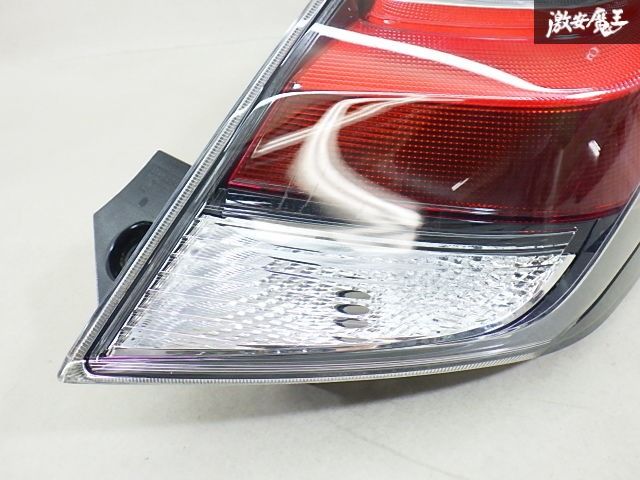 88 トヨタ NHP 10 アクア 右 テールランプ テールライト NHP10 アクア