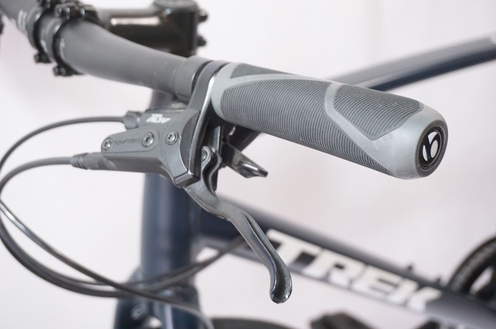 TREK 「トレック」 FX2 DISC 2023-2024年モデル クロスバイク