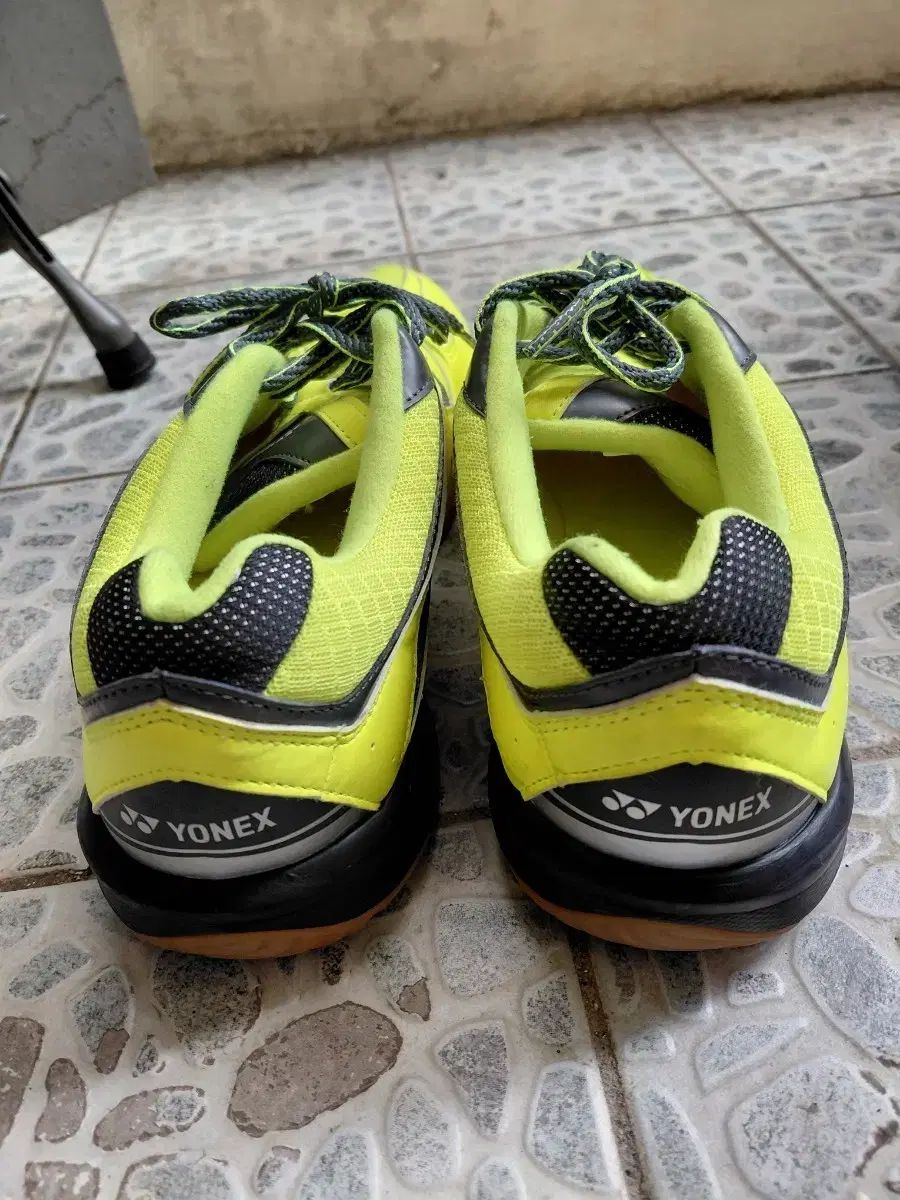 YONEX ヨネックス バドミントンシューズ 蛍光 黄色